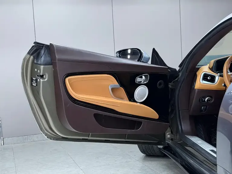 Aston Martin DB11 5.2 T First Edition