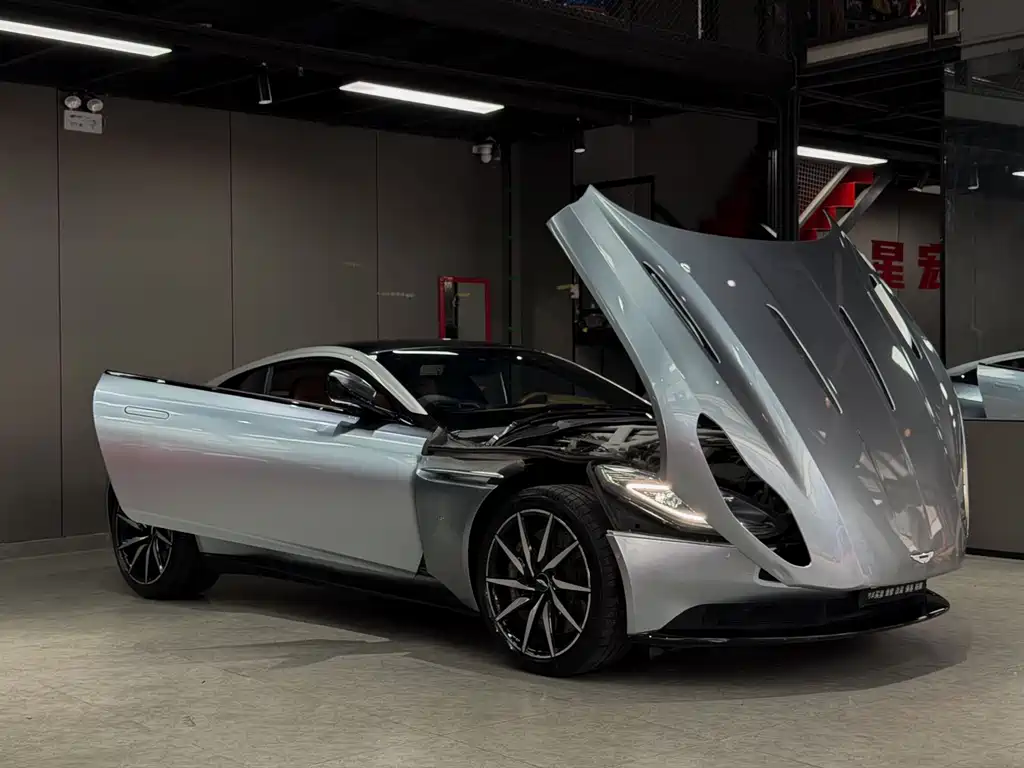 Aston Martin DB11 5.2 T First Edition