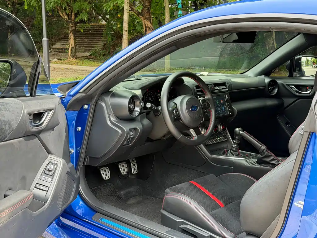 Subaru BRZ 2.4 L Manual