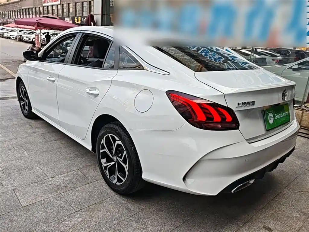 MG5 180 DVVT CVT Luxury