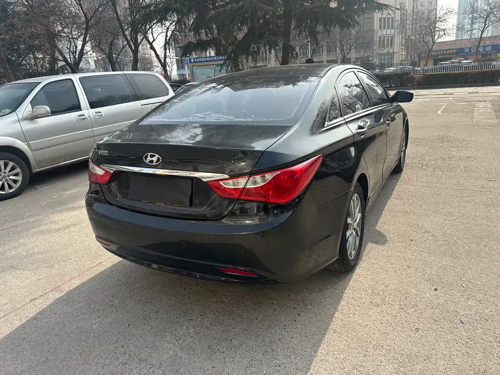 Sonata 2.0 L Auto Distinguished