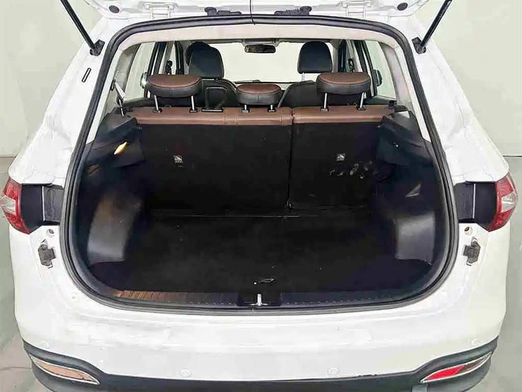 Senya R7 森雅R7 2017款 智能网联版 1.6 L 手动智悦型