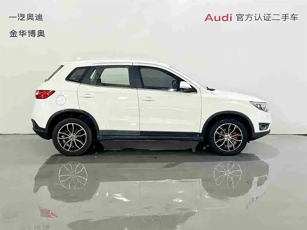 Senya R7 森雅R7 2017款 智能网联版 1.6 L 手动智悦型