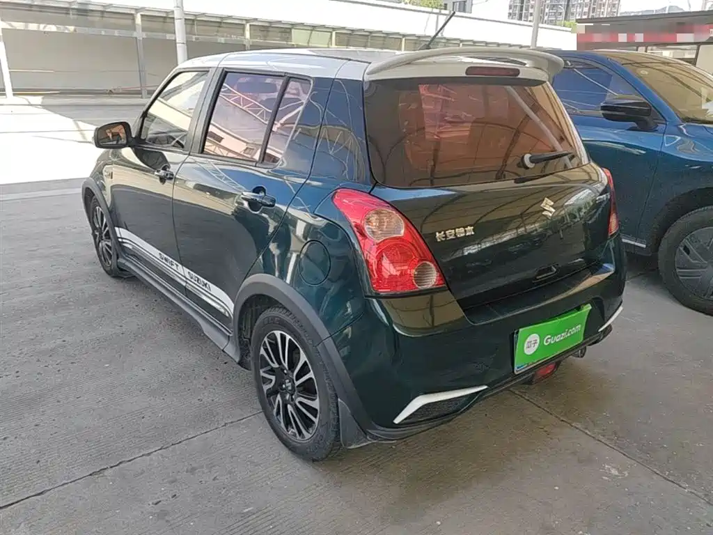 Swift 1.5 L Auto Fashion Cool Play