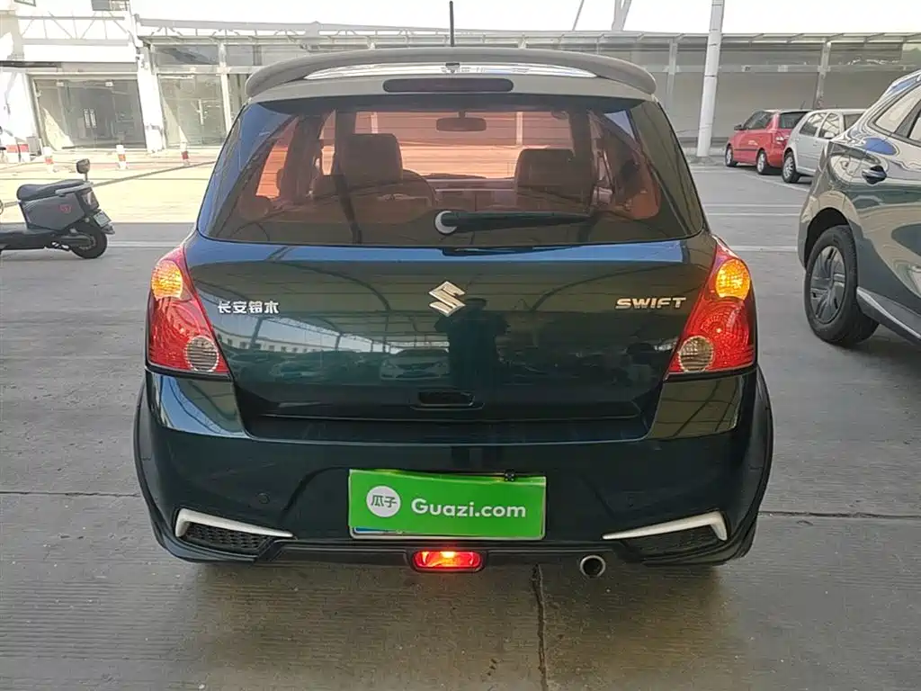 Swift 1.5 L Auto Fashion Cool Play