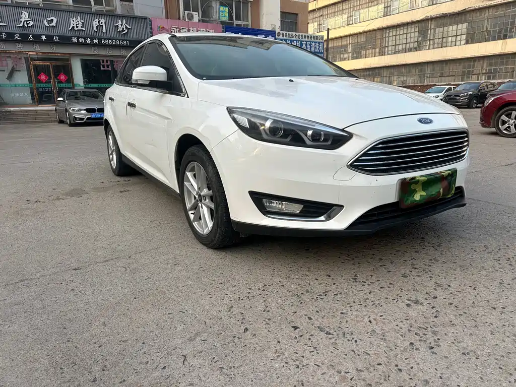 Focus Sedan 1.6 L Manual Style