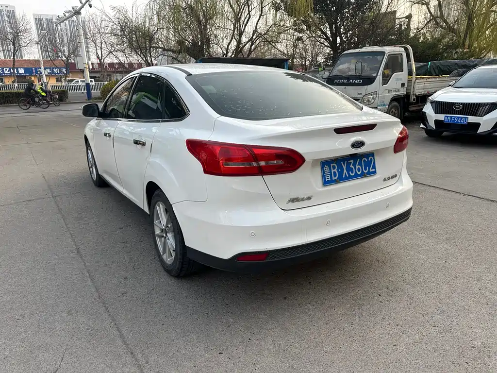 Focus Sedan 1.6 L Manual Style