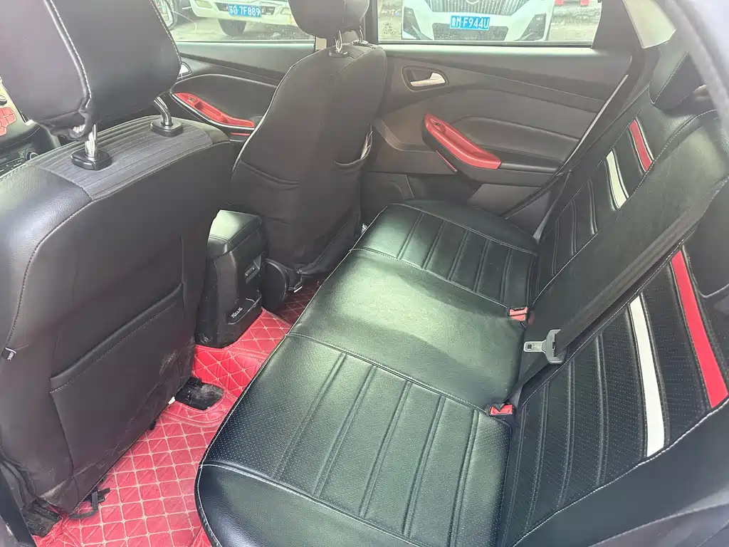 Focus Sedan 1.6 L Manual Style