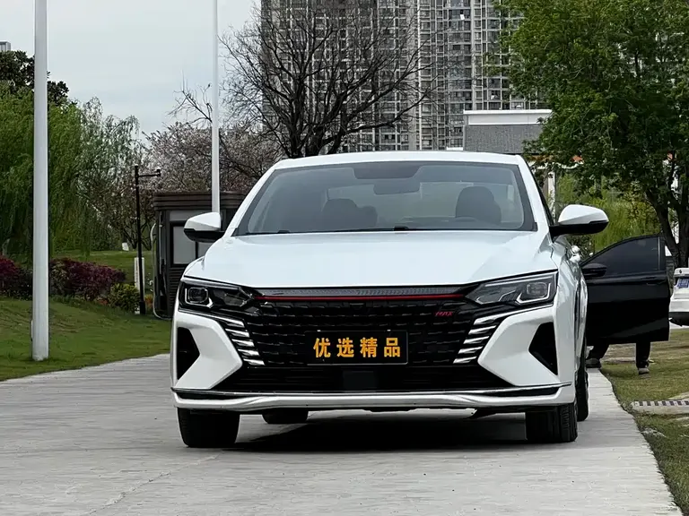 Dongfeng Yixuan MAX 1.5 T Super Cool Dad
