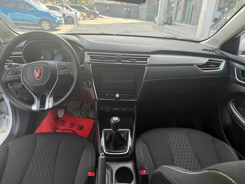Roewe i5 1.5 L Manual 4 G Connected Leading Luxury