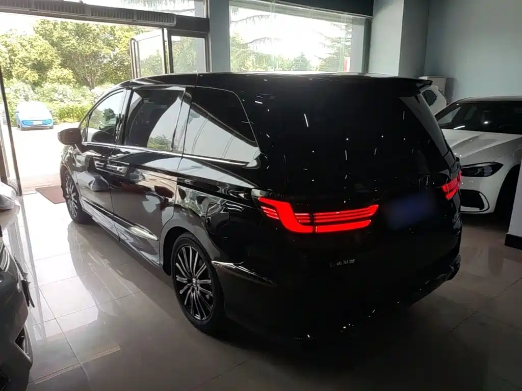 Elysion 2.0 L e:HEV Luxury