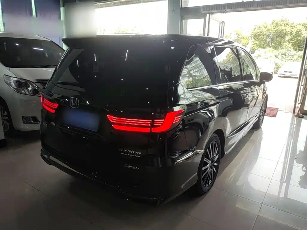 Elysion 2.0 L e:HEV Luxury