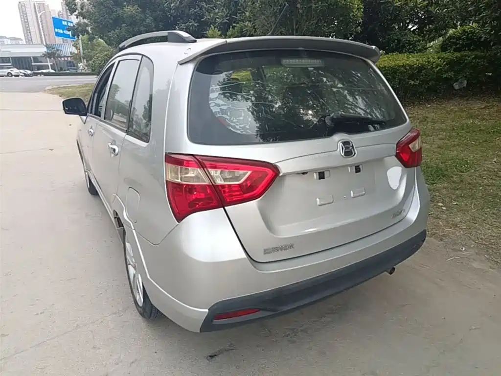 Liana A6 利亚纳A6 2014款 两厢 1.4 L 手动理想型