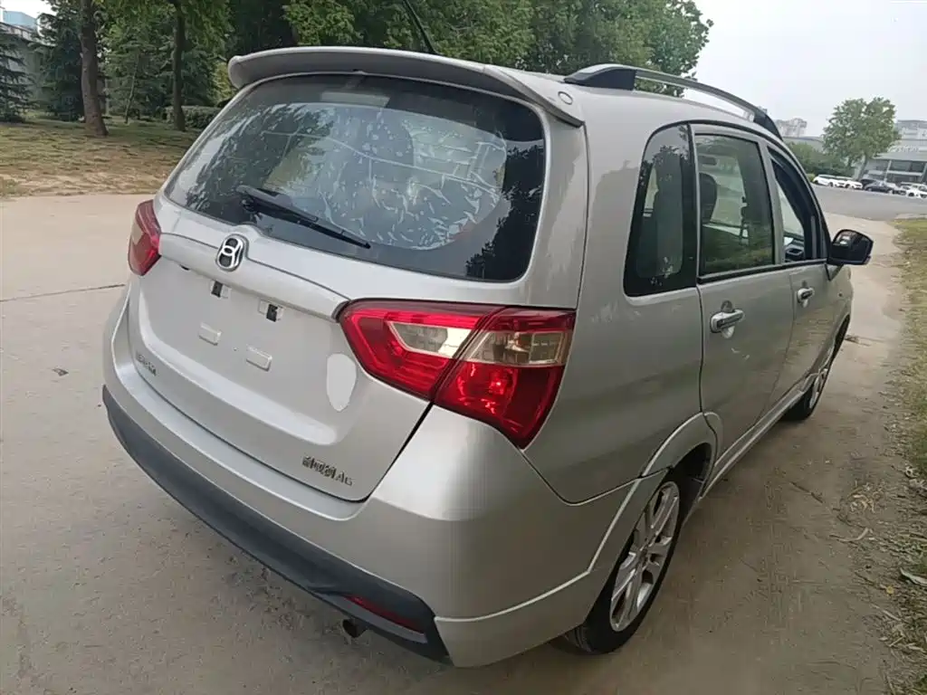 Liana A6 利亚纳A6 2014款 两厢 1.4 L 手动理想型
