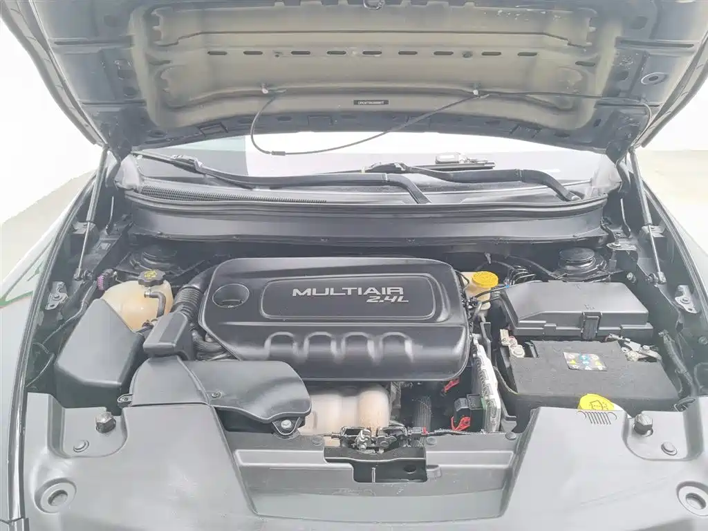 Cherokee 2.4 L Leading