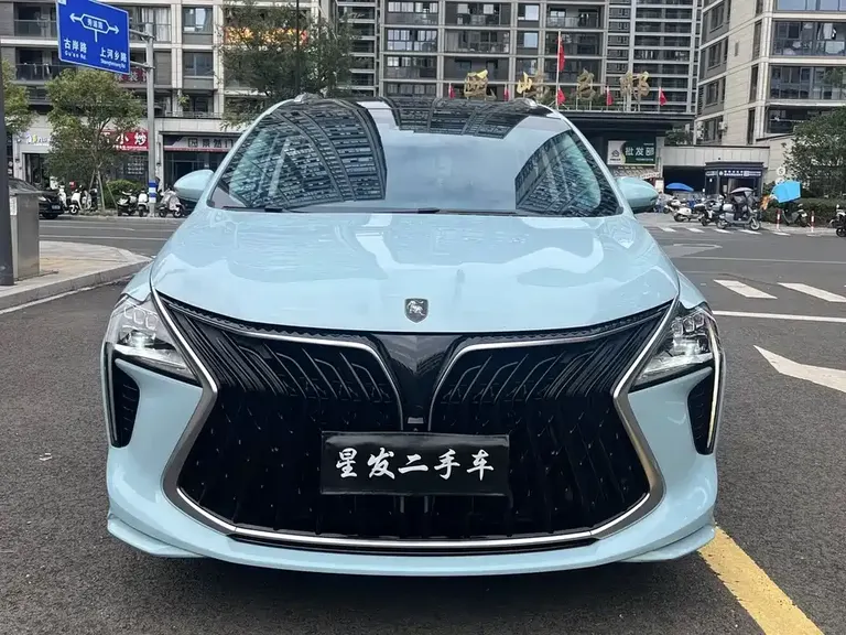 Dongfeng Fengxing Yacht 1.5 T DCT Wave Chaser