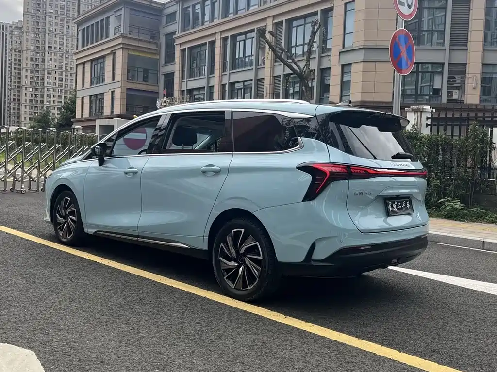 Fengxing Yacht 1.5 T DCT Wave Chaser