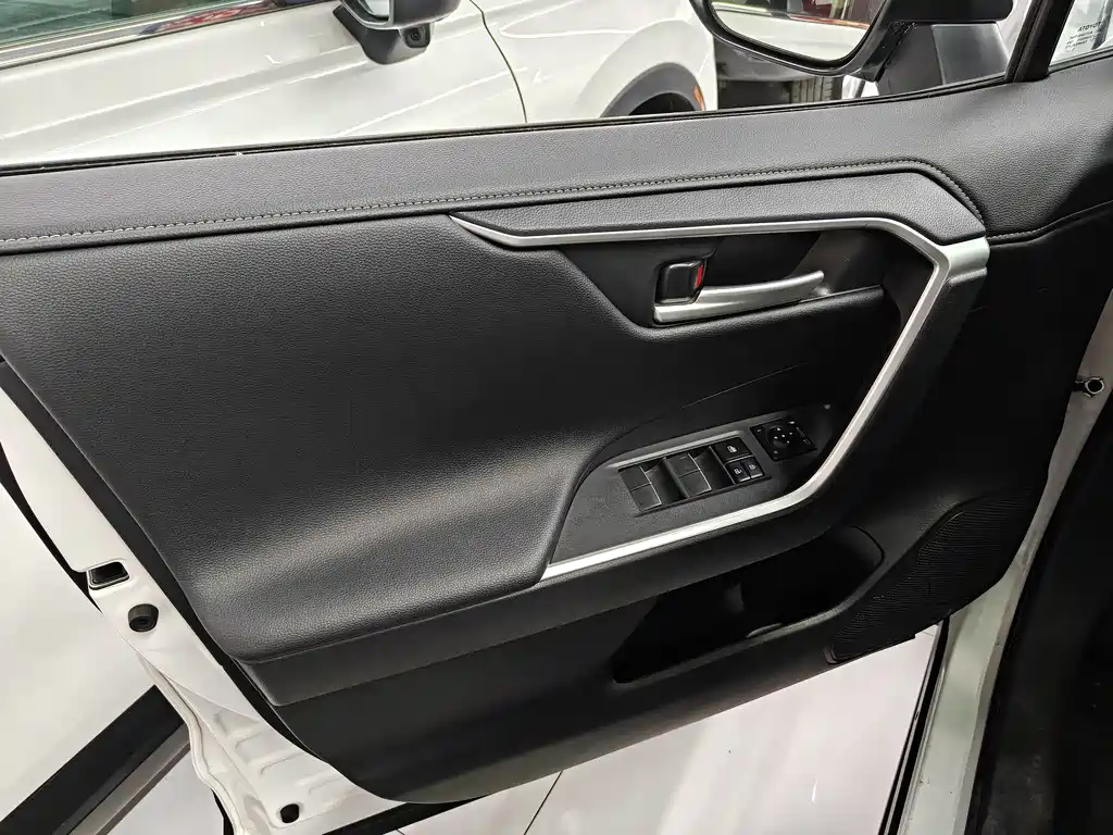 Wildlander 2.0 L CVT 4 WD Luxury PLUS