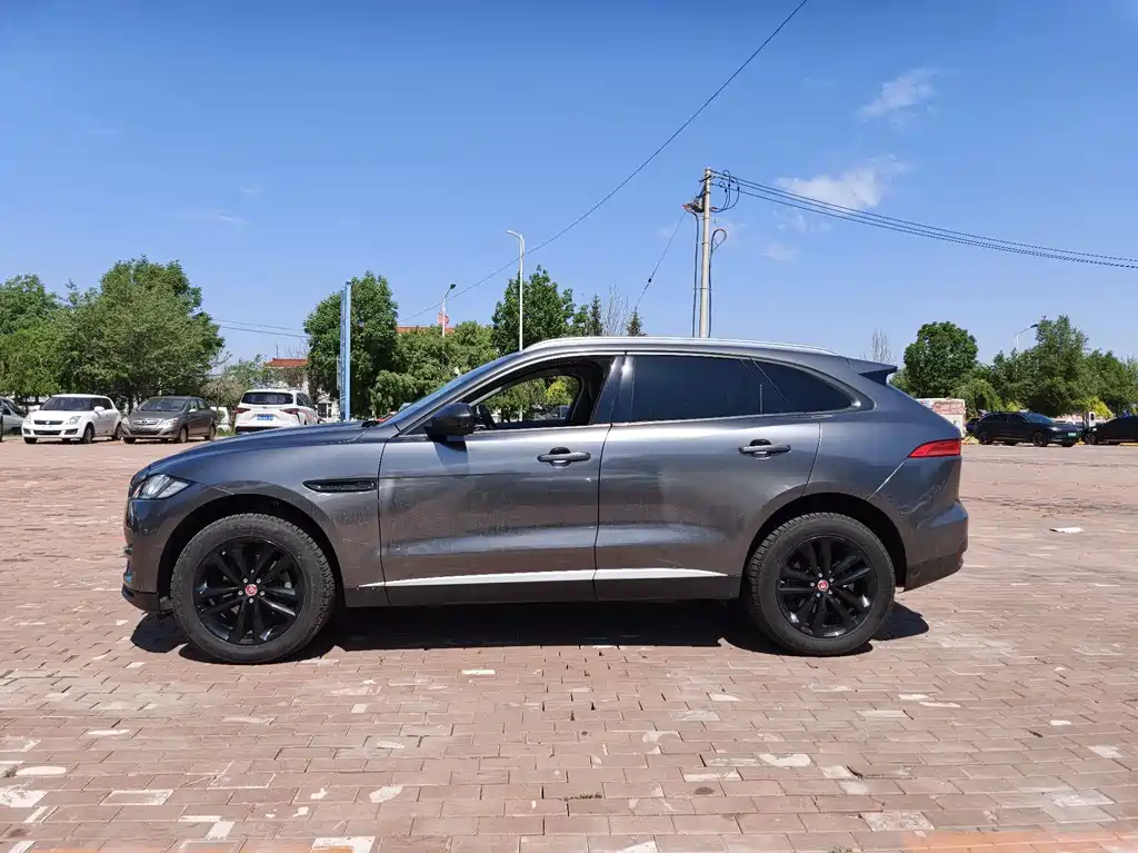 Jaguar F-PACE 2.0 T 4 WD Urban Premium