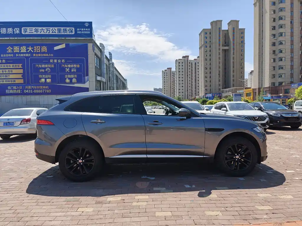 Jaguar F-PACE 2.0 T 4 WD Urban Premium