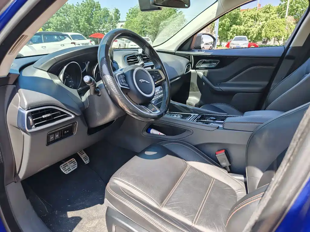 Jaguar F-PACE 2.0 T 4 WD Urban Premium