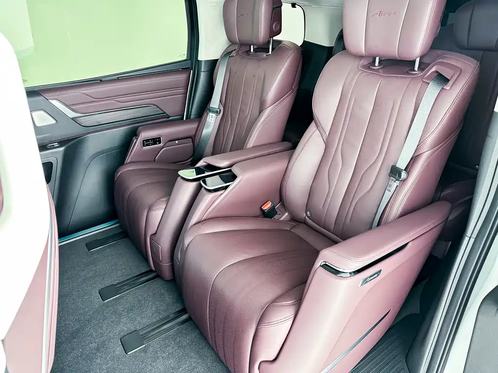 Century 2.0 T 7-seat Heritage