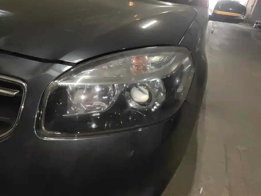 Koleos (Import) 2.5 L 4 WD Comfort Navigation