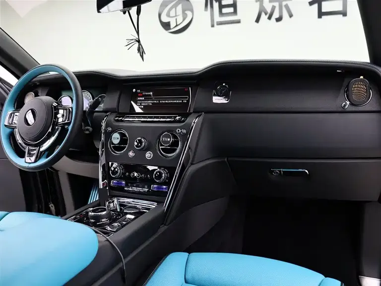 Rolls-Royce Cullinan 4-seat