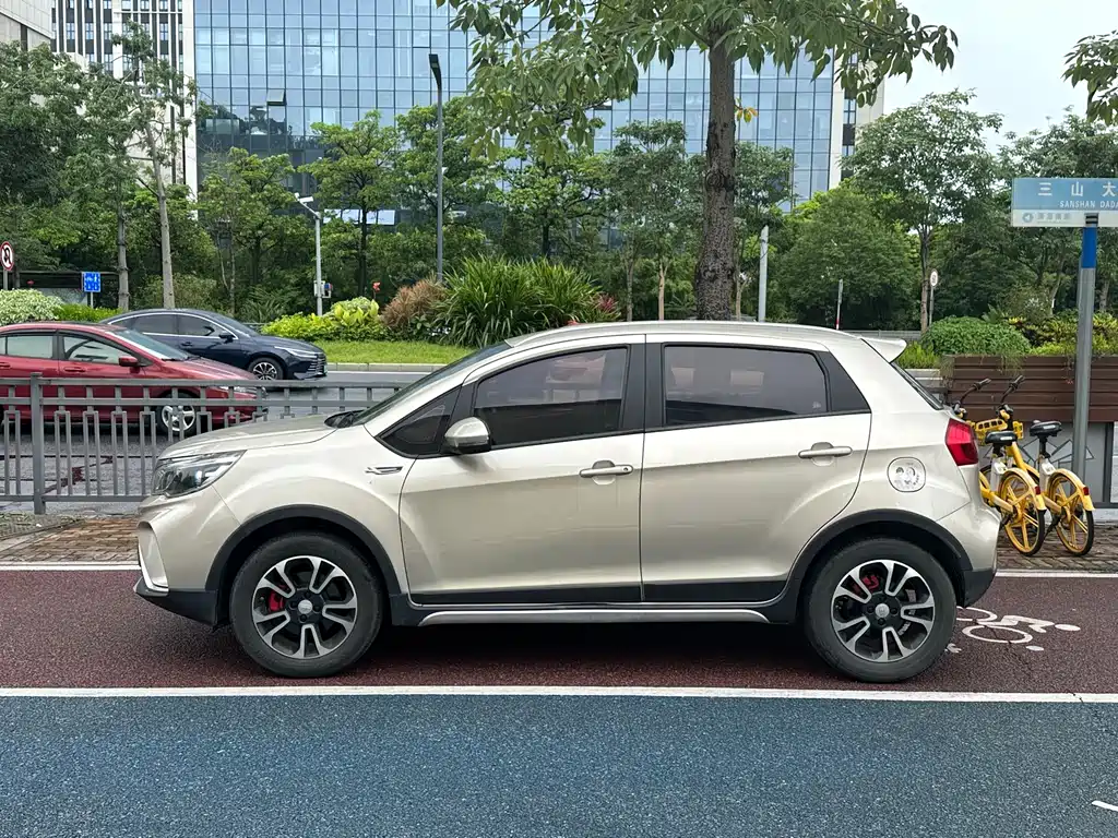 Vision X3 1.5 L Auto Distinguished