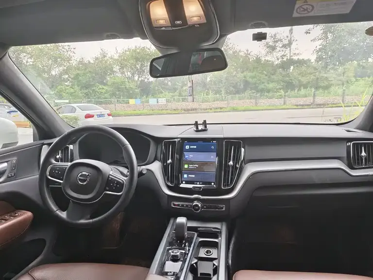 Volvo XC60 B5 4 WD Smart Ease Luxury