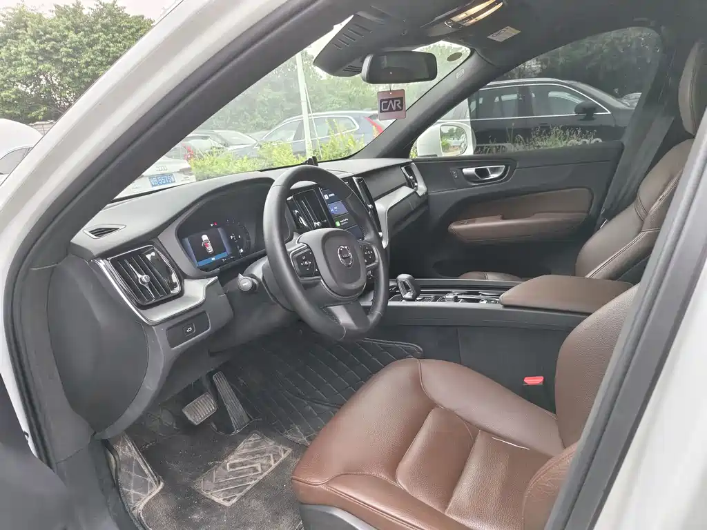 Volvo XC60 B5 4 WD Smart Ease Luxury