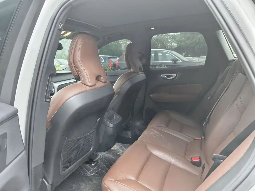 Volvo XC60 B5 4 WD Smart Ease Luxury