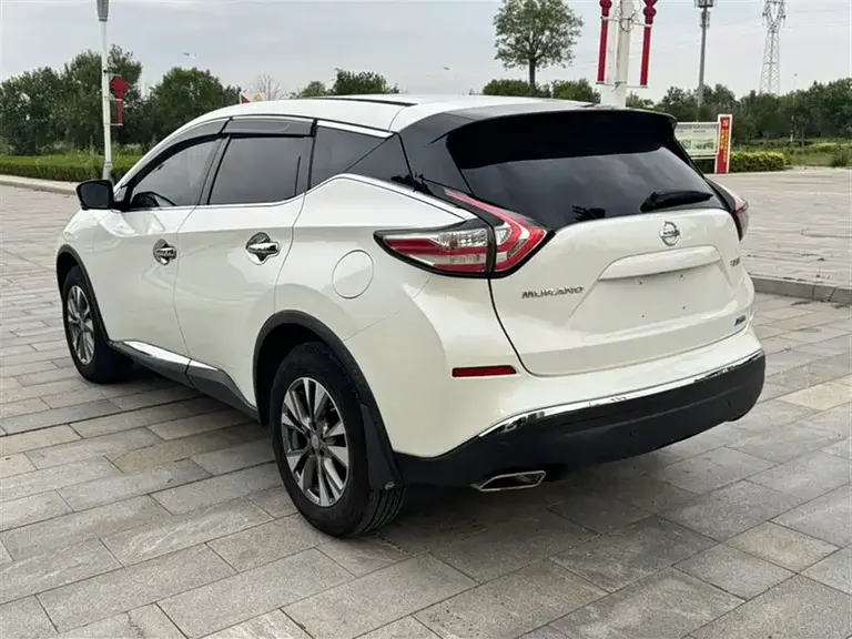 Nissan Murano 2.5 L XL 2 WD Connected Luxury CN-V