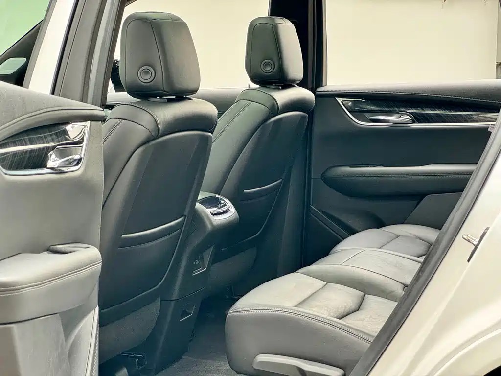 Cadillac XT6 凯迪拉克XT6 2020款 28 T 七座豪华型