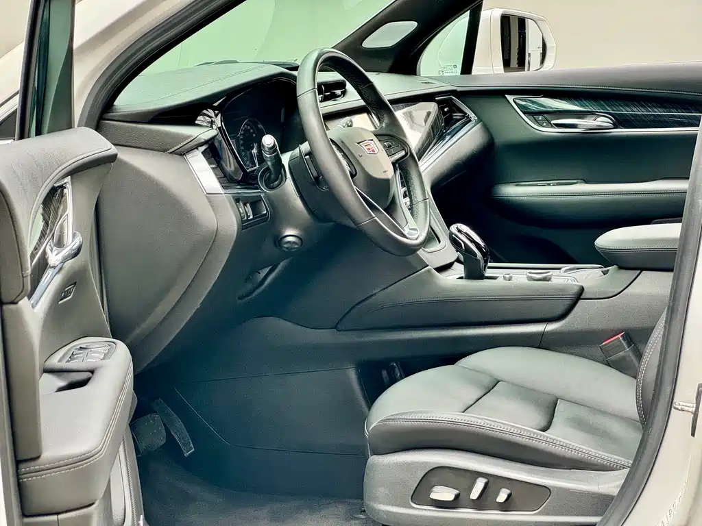 Cadillac XT6 凯迪拉克XT6 2020款 28 T 七座豪华型