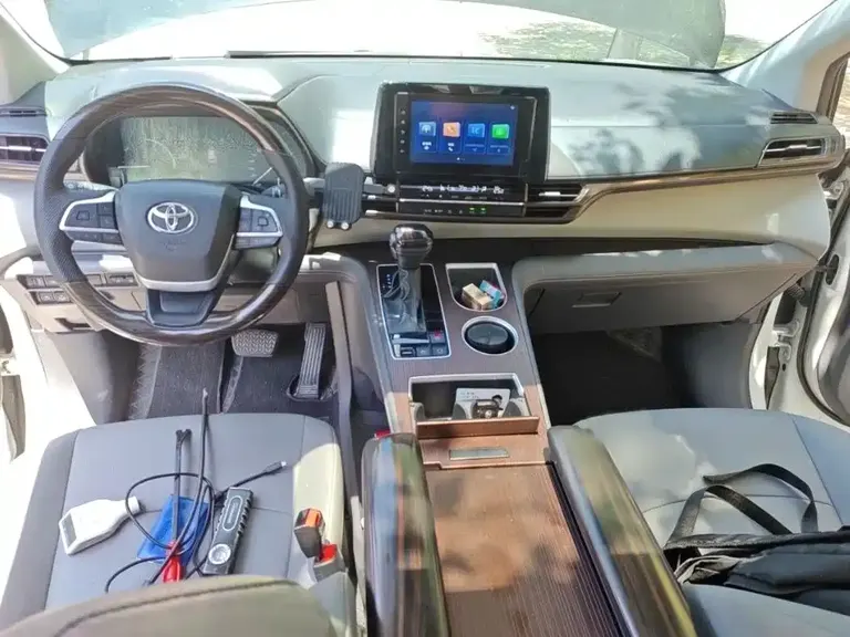Toyota Granvia 2.5 L Hybrid Comfort