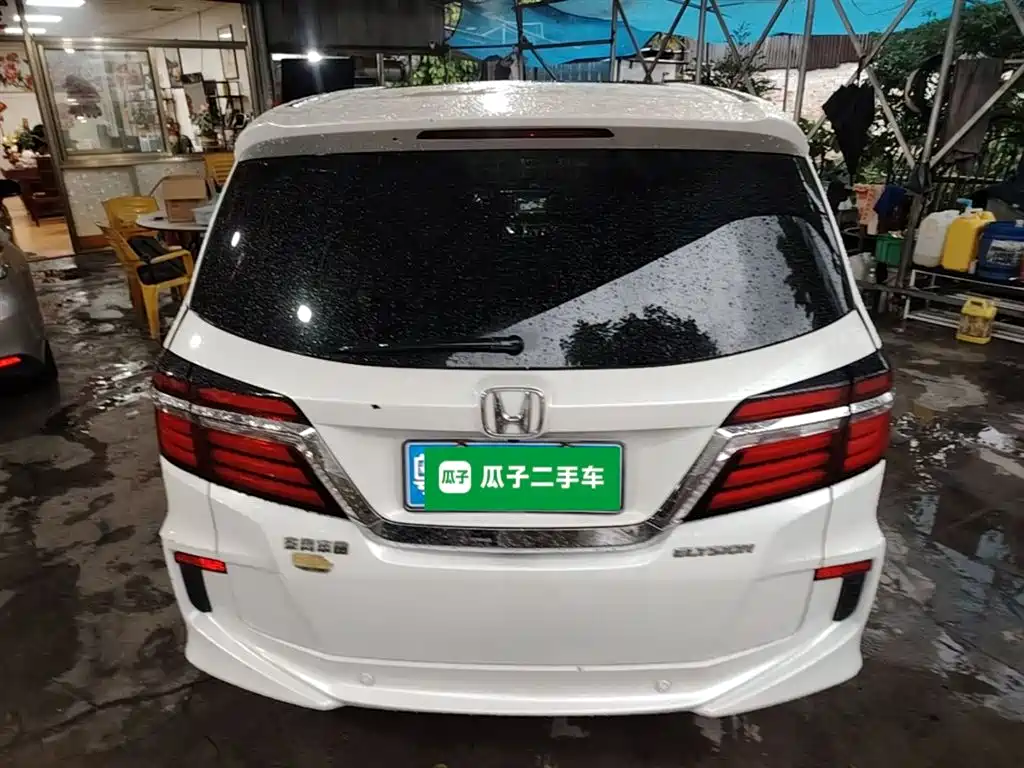Elysion 2.4 L Luxury