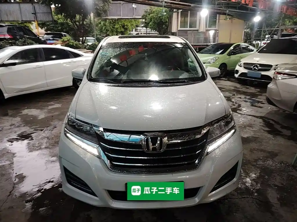 Elysion 2.4 L Luxury