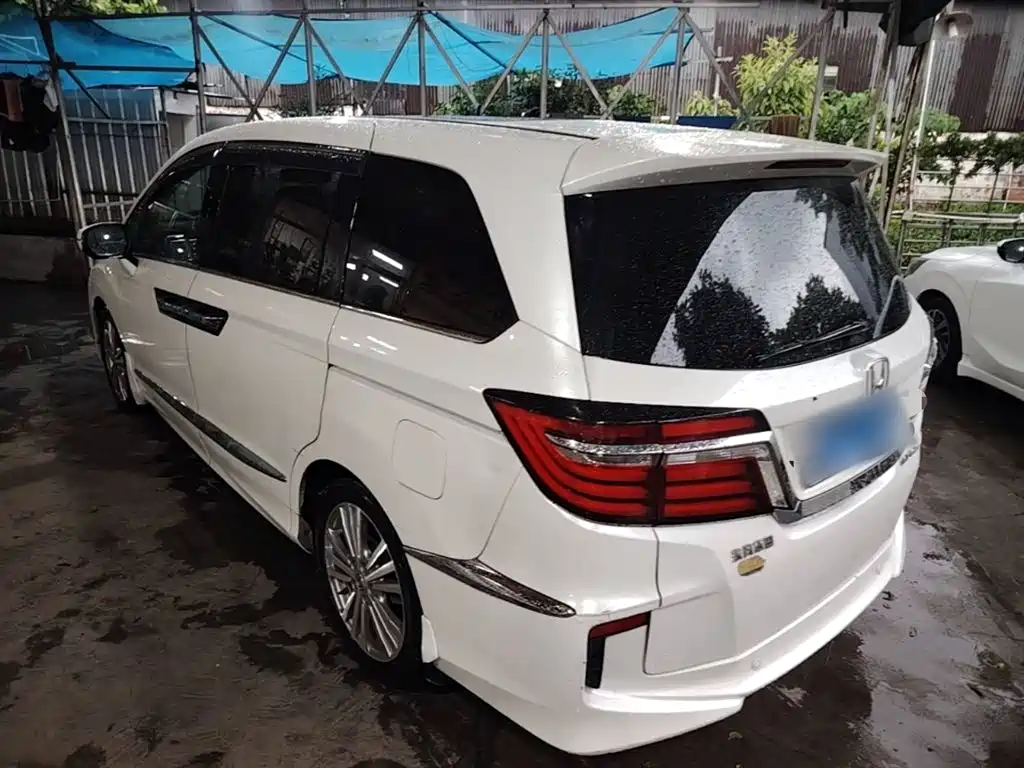 Elysion 2.4 L Luxury