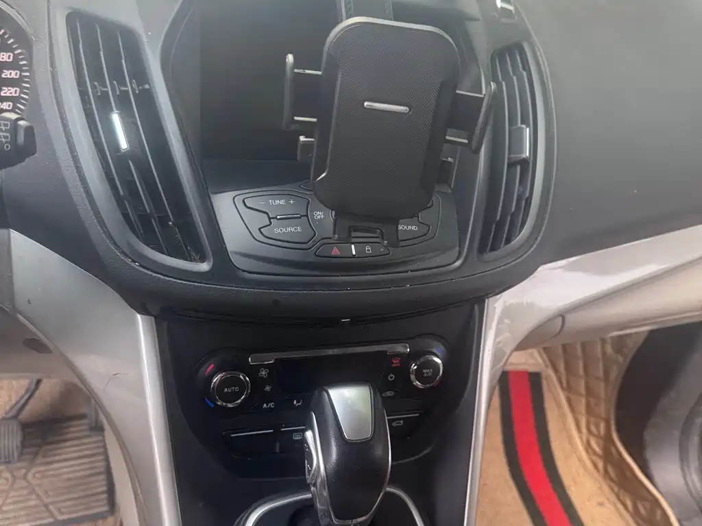 Kuga 1.6 L GTDi 4 WD Elite