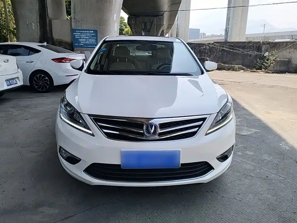 Eado 1.6 L Auto Style