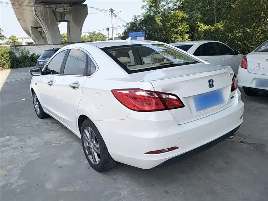 Eado 1.6 L Auto Style