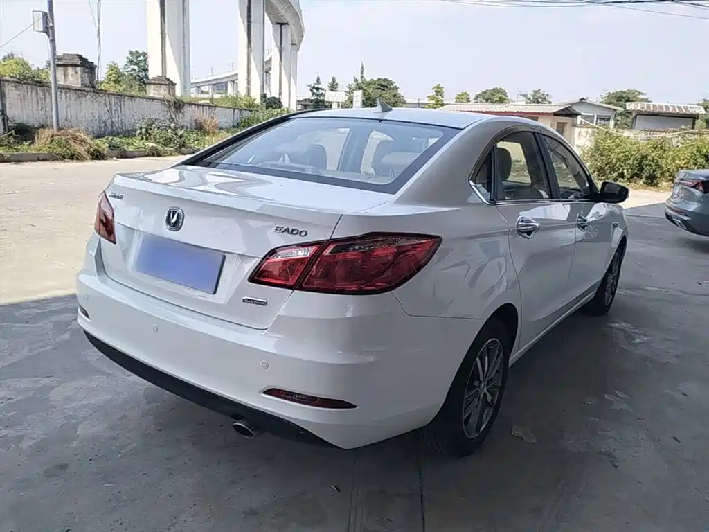 Eado 1.6 L Auto Style