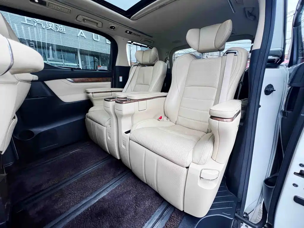 Alphard 3.5 L Distinguished