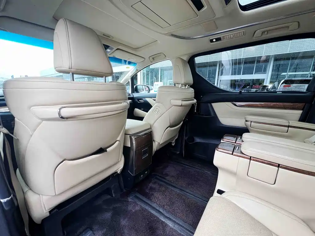 Alphard 3.5 L Distinguished