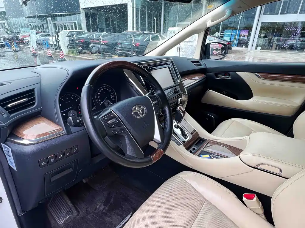 Alphard 3.5 L Distinguished