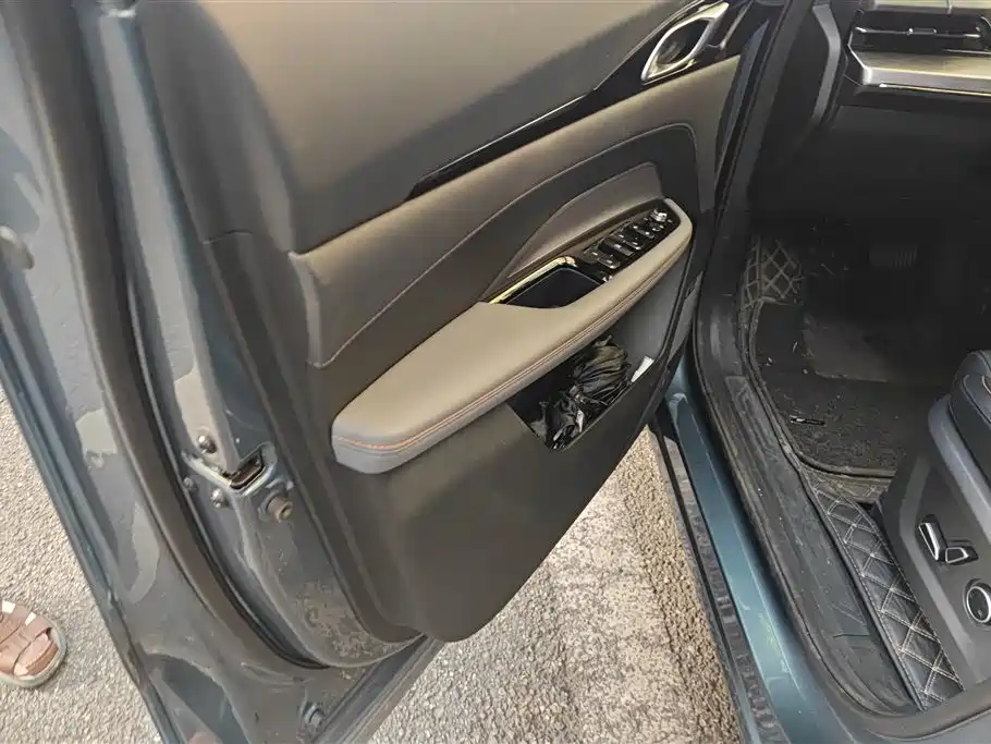 Changan Oshan Z6 NEV Blue Whale iDD 150 KM Flagship PLUS Smart Parking