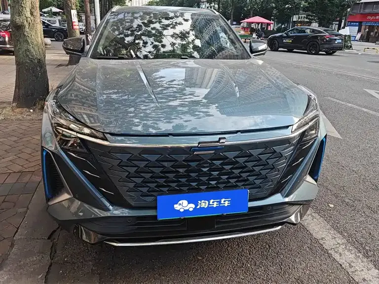 Changan Oshan Z6 NEV Blue Whale iDD 150 KM Flagship PLUS Smart Parking