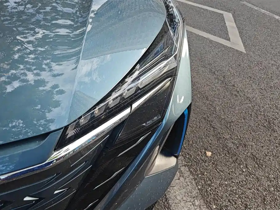 Changan Oshan Z6 NEV Blue Whale iDD 150 KM Flagship PLUS Smart Parking