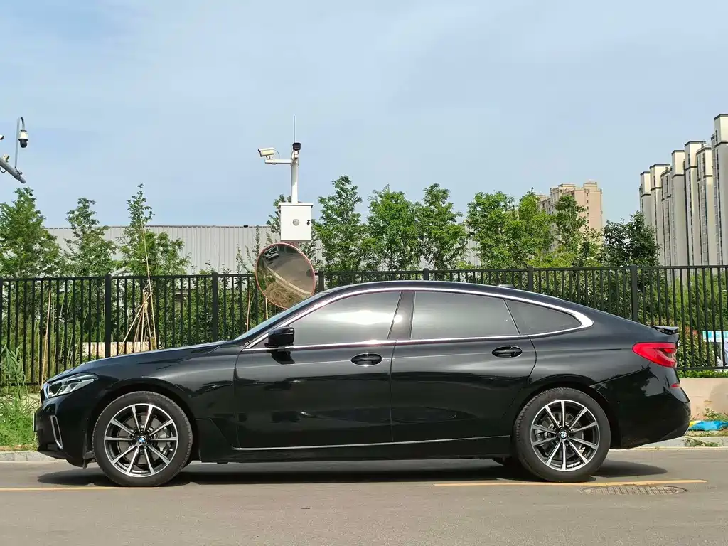 BMW 6 Series GT 630 i Luxury Design Package